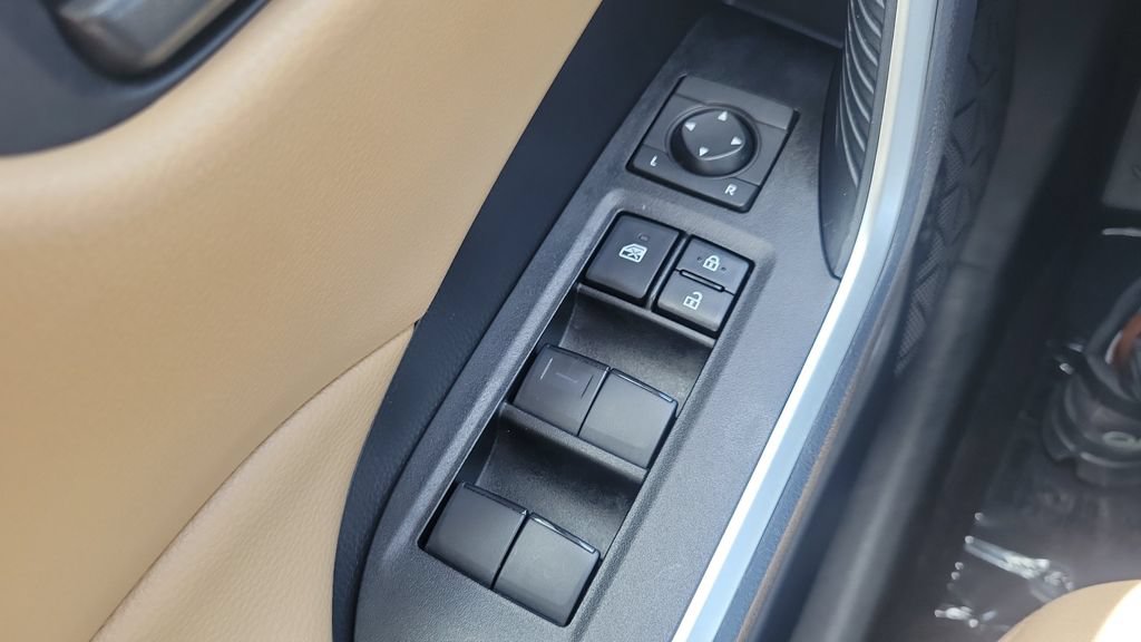 Certified 2025 Toyota RAV4 LE FWD image 18