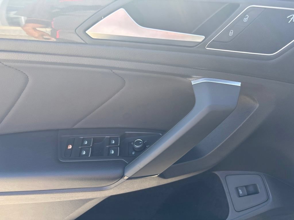 Used 2019 Volkswagen Tiguan SEL Premium AWD/4WD image 10