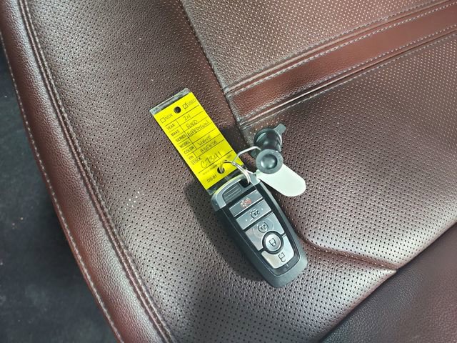 Used 2024 Ford Expedition Limited image 11