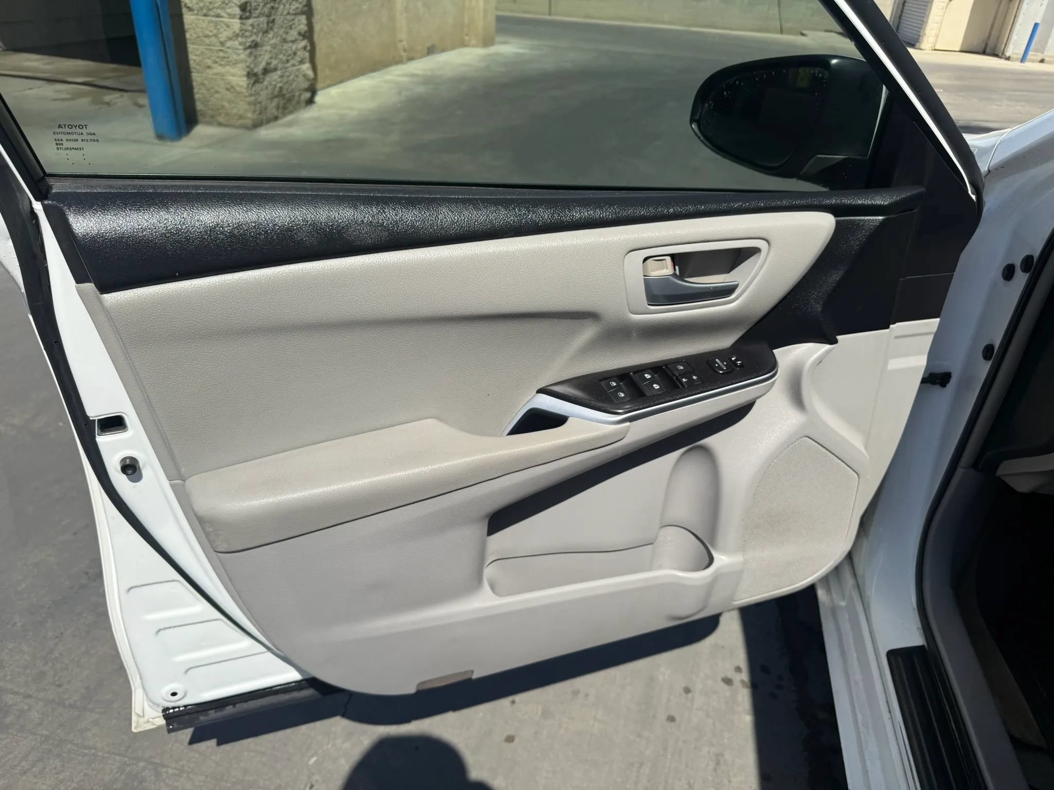 Used 2015 Toyota Camry LE FWD image 18