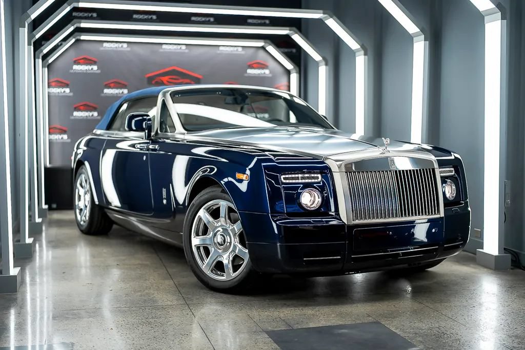 Used 2010 Rolls-Royce Phantom Drophead Coupe RWD image 3