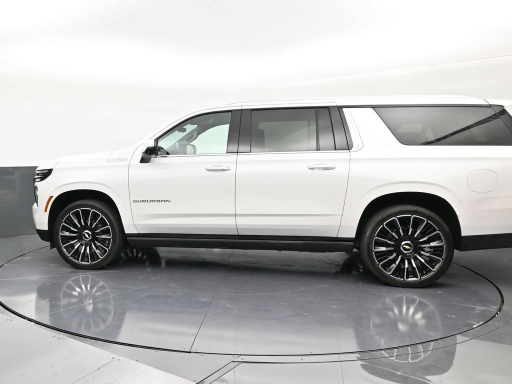 Used 2025 Chevrolet Suburban High Country AWD/4WD image 2