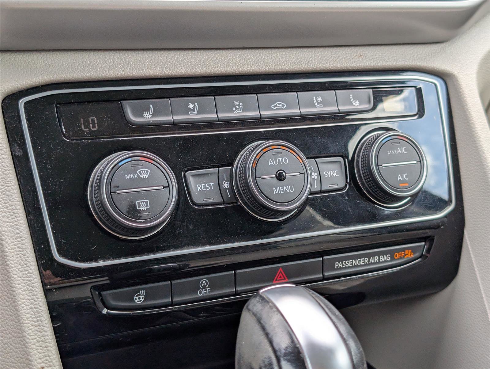 Used 2018 Volkswagen Atlas SEL Premium image 30