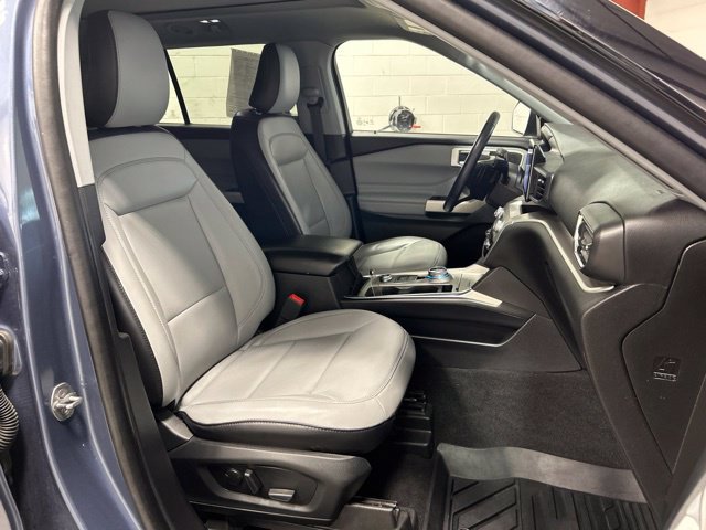 Used 2021 Ford Explorer XLT w/ Equipment Group 202A AWD/4WD image 11