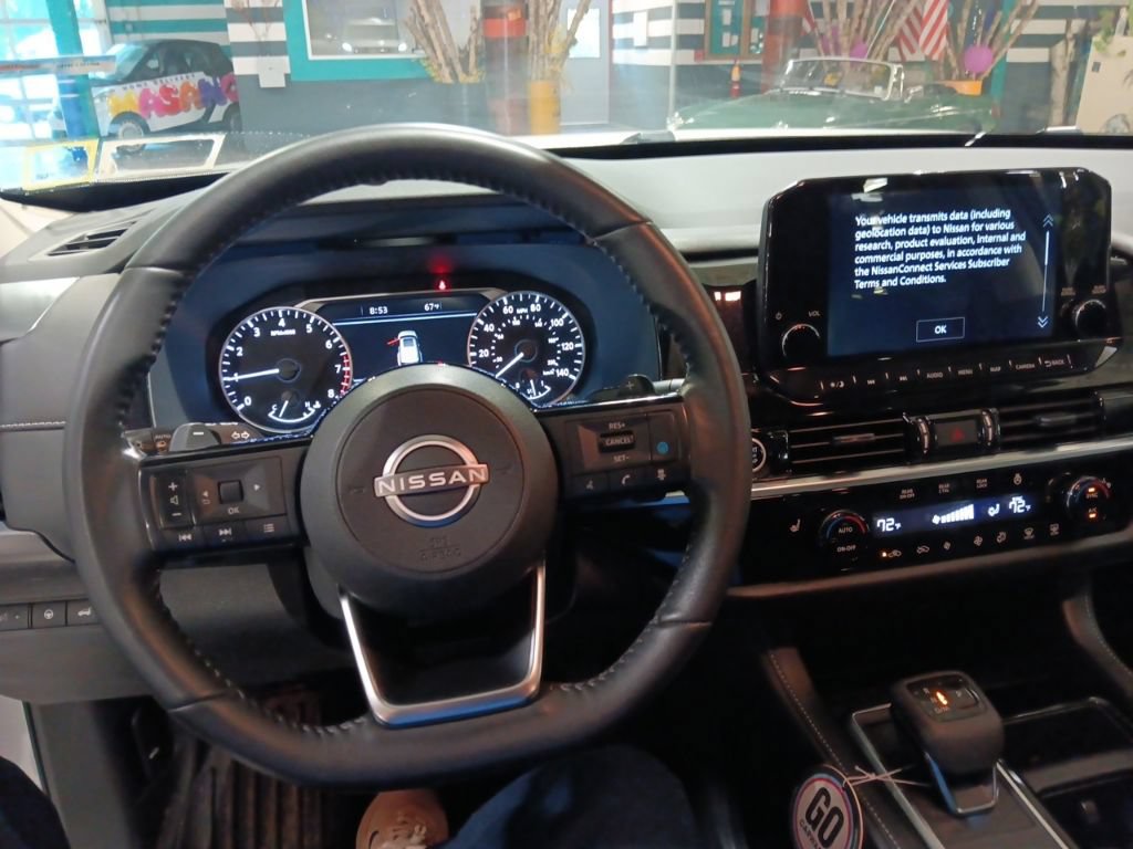 Used 2024 Nissan Pathfinder SL AWD/4WD image 5