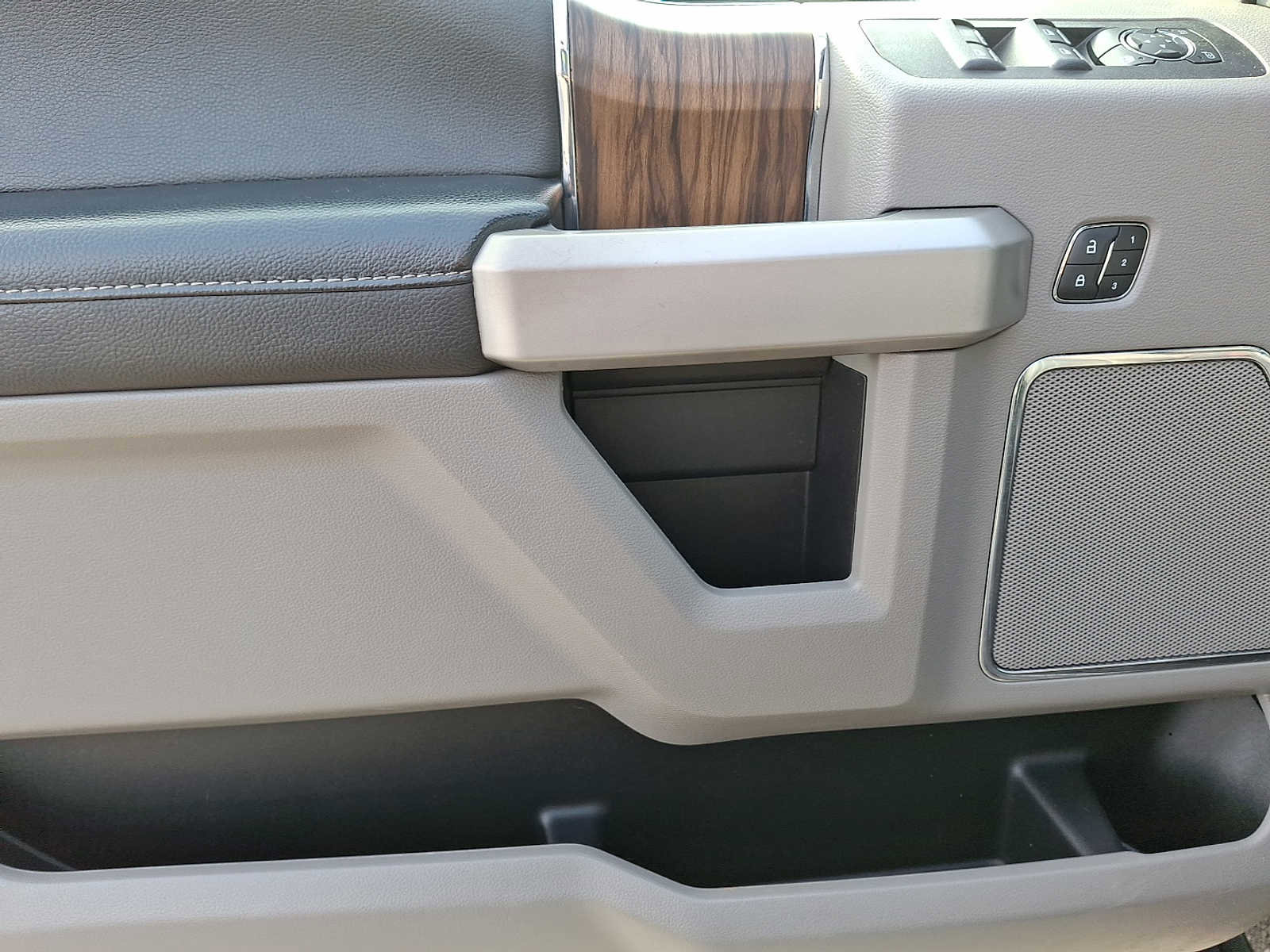 Used 2019 Ford F150 Lariat image 8