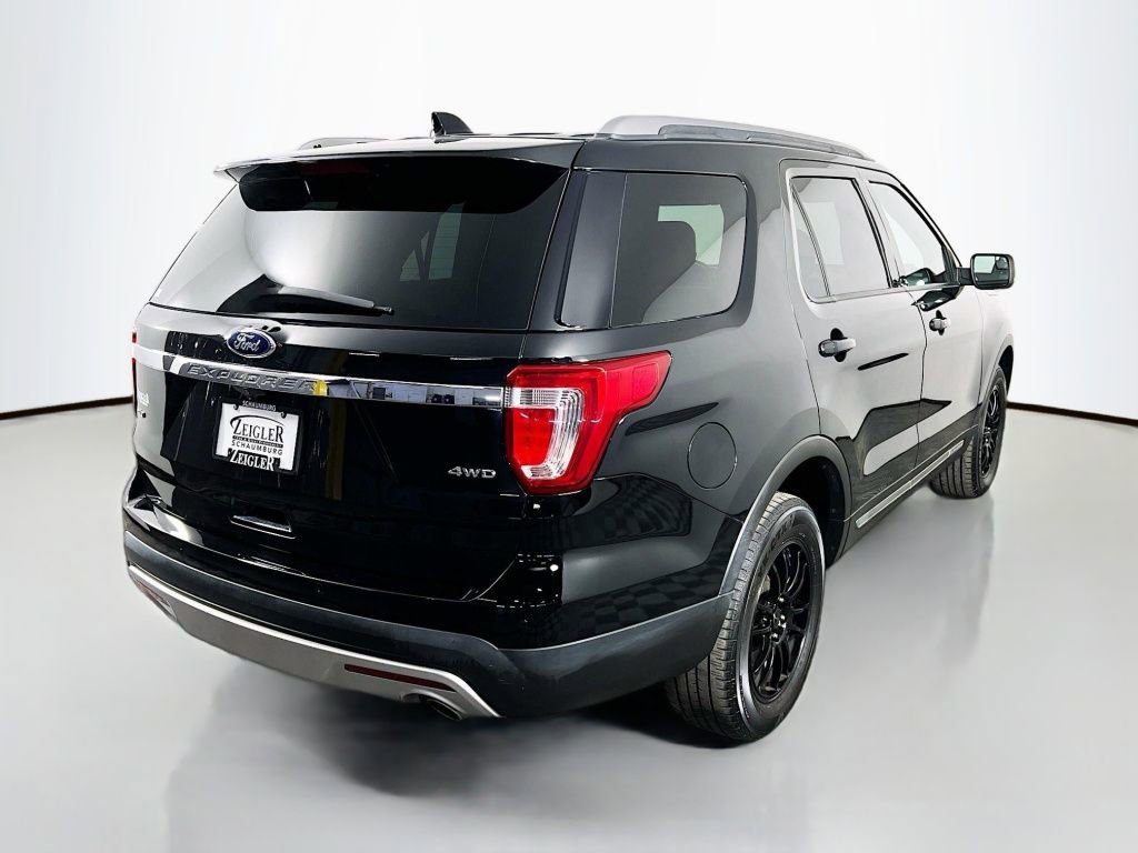 Used 2017 Ford Explorer XLT w/ Equipment Group 202A image 5