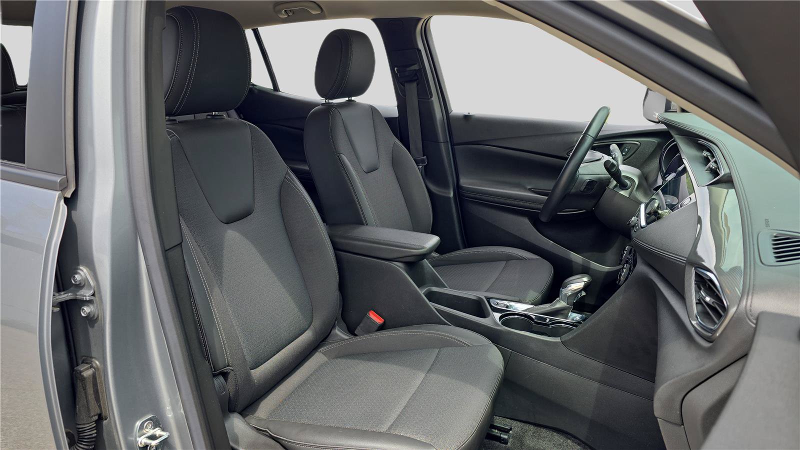 Used 2023 Buick Encore GX Select w/ Sport Touring Package FWD image 15