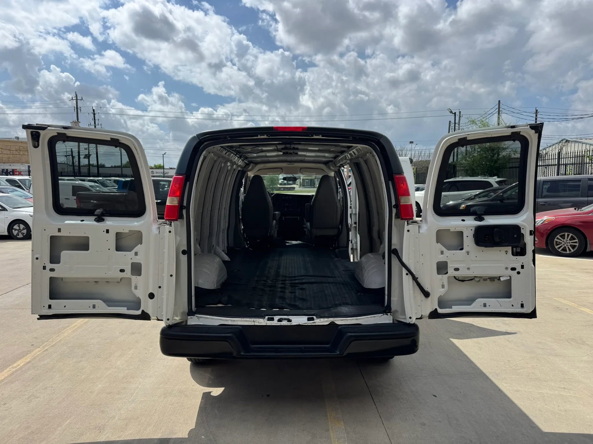 Used 2016 Chevrolet Express 3500 Extended image 26