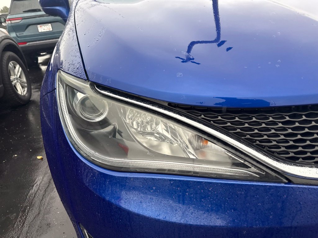 Used 2019 Chrysler Pacifica Touring-L w/ Tire & Wheel Group FWD image 5