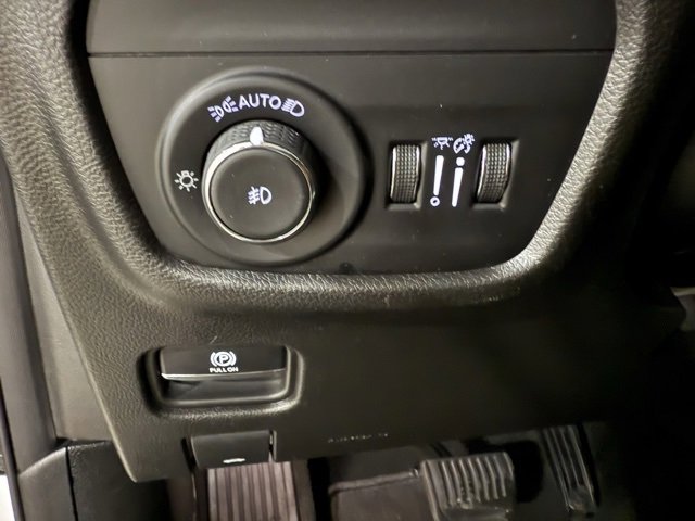 Used 2023 Jeep Grand Cherokee Limited image 14