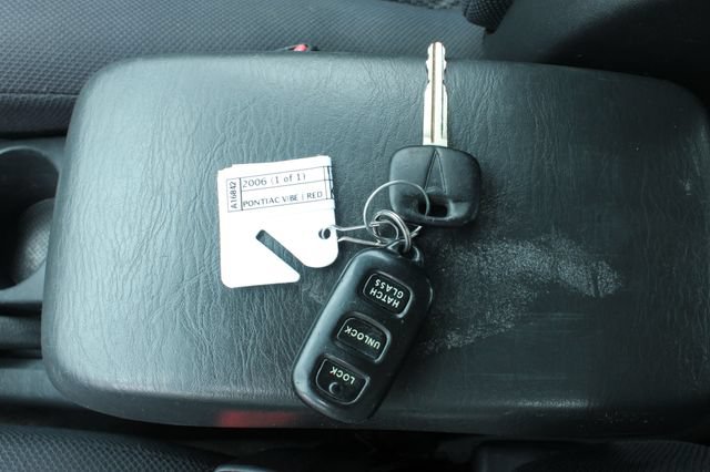 Used 2006 Pontiac Vibe w/ Preferred Package FWD image 25