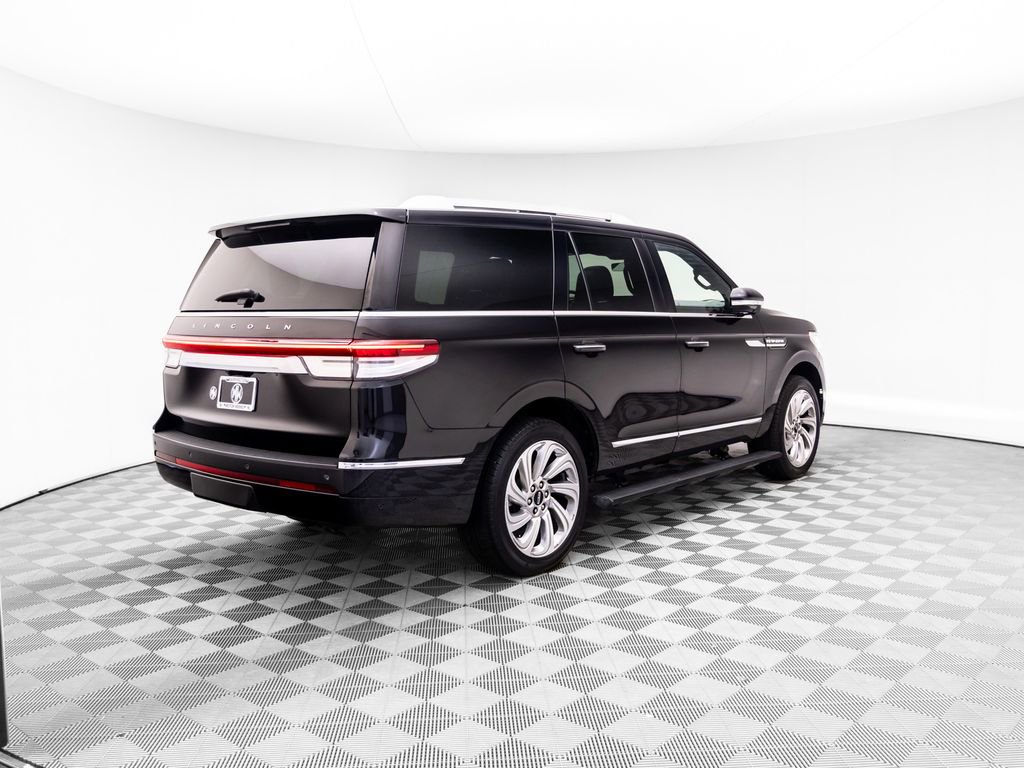 Used 2024 Lincoln Navigator Reserve image 5