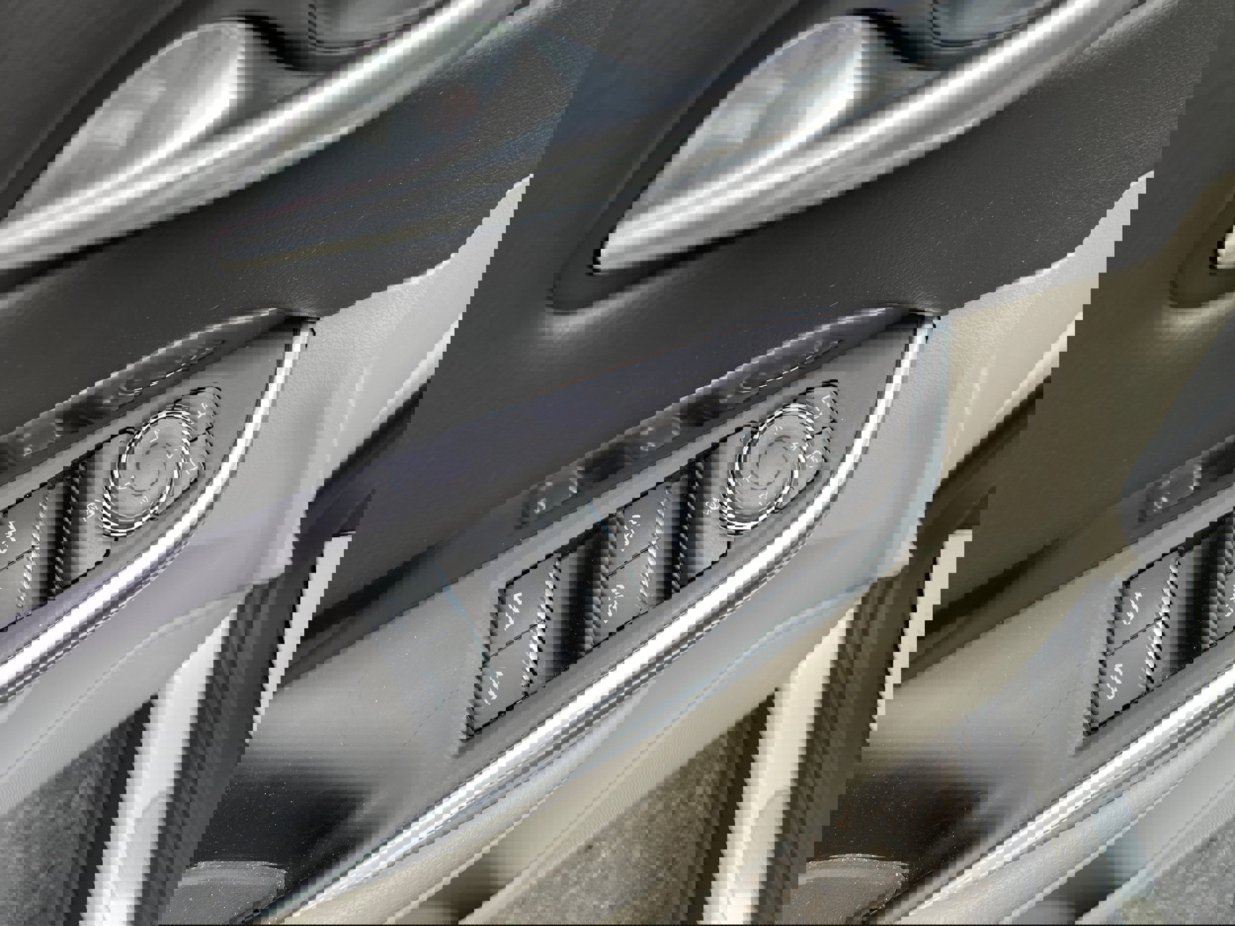 Used 2022 Cadillac XT4 Luxury w/ Cold Weather Package image 17