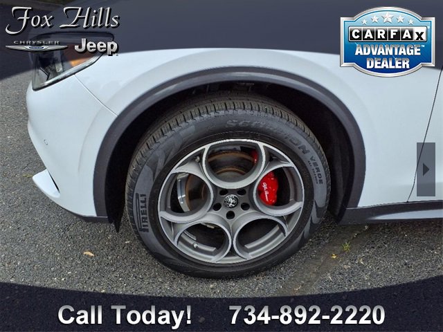 Used 2023 Alfa Romeo Stelvio Ti image 5