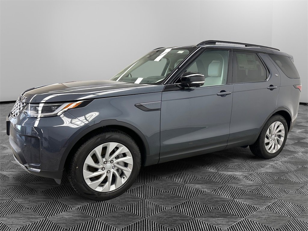New 2026 Land Rover Discovery S image 2