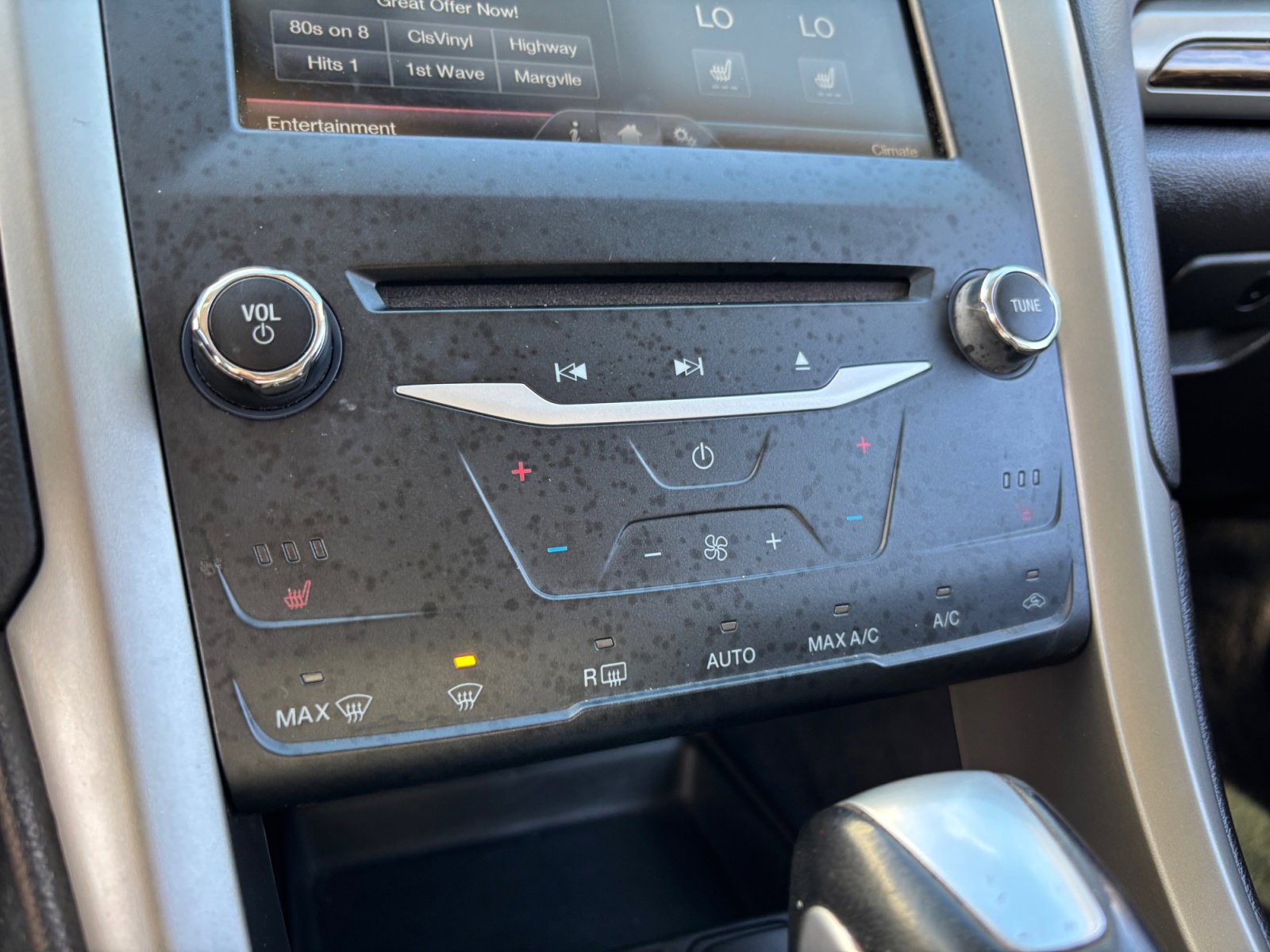 Used 2015 Ford Fusion SE w/ Equipment Group 202A image 30