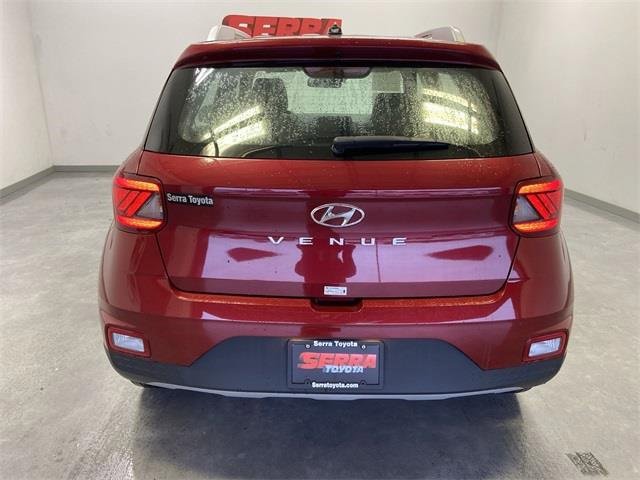 Used 2024 Hyundai Venue Limited image 16