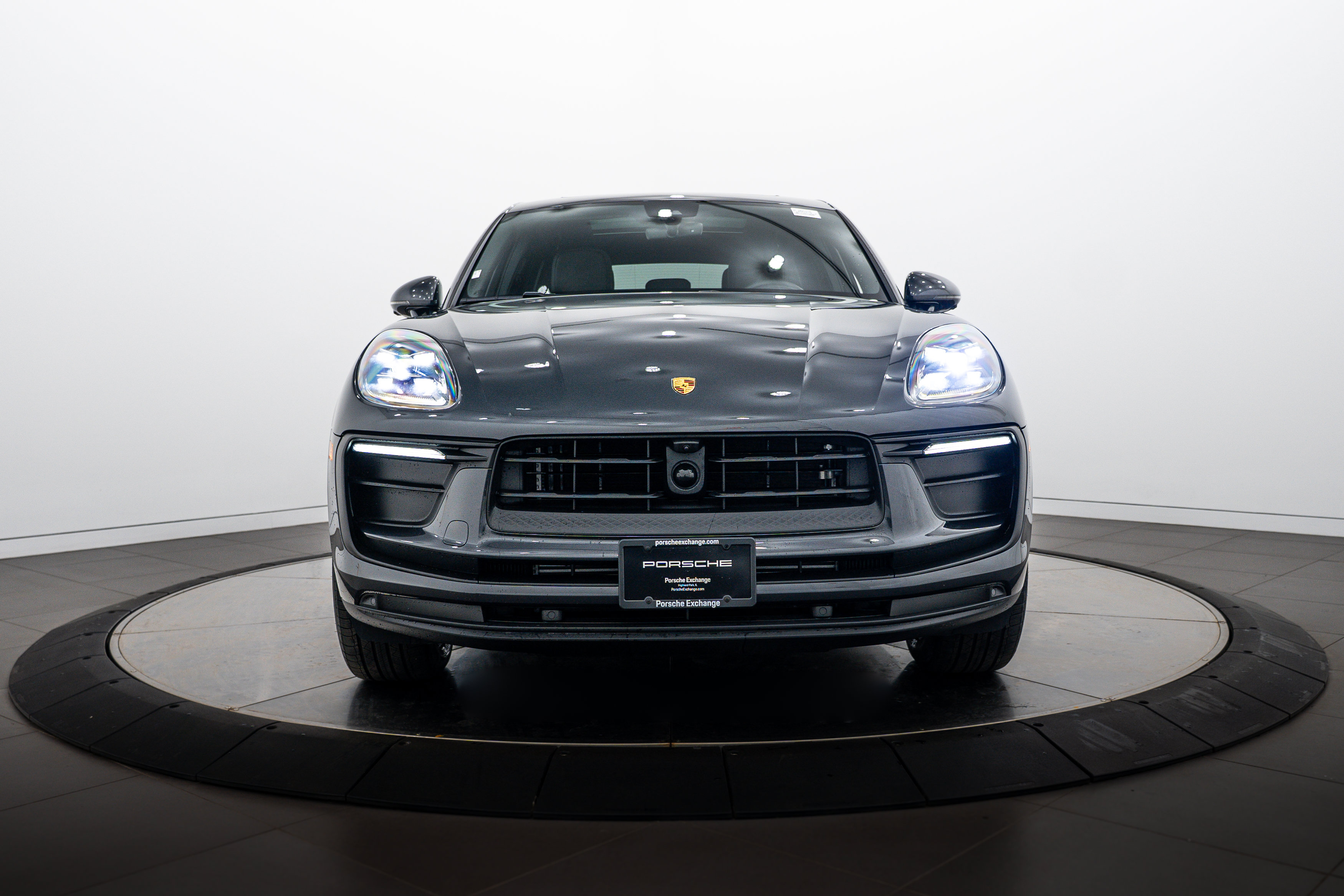 Certified 2026 Porsche Macan AWD/4WD image 10
