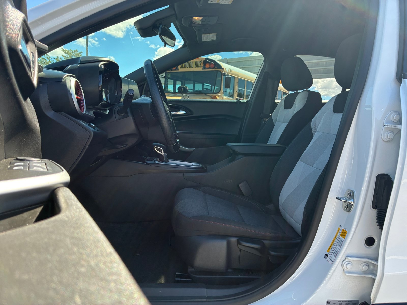 Used 2024 Chevrolet Trax RS FWD image 12