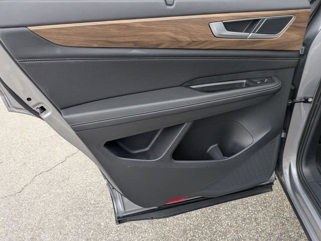 Used 2025 Volkswagen Atlas SE image 24