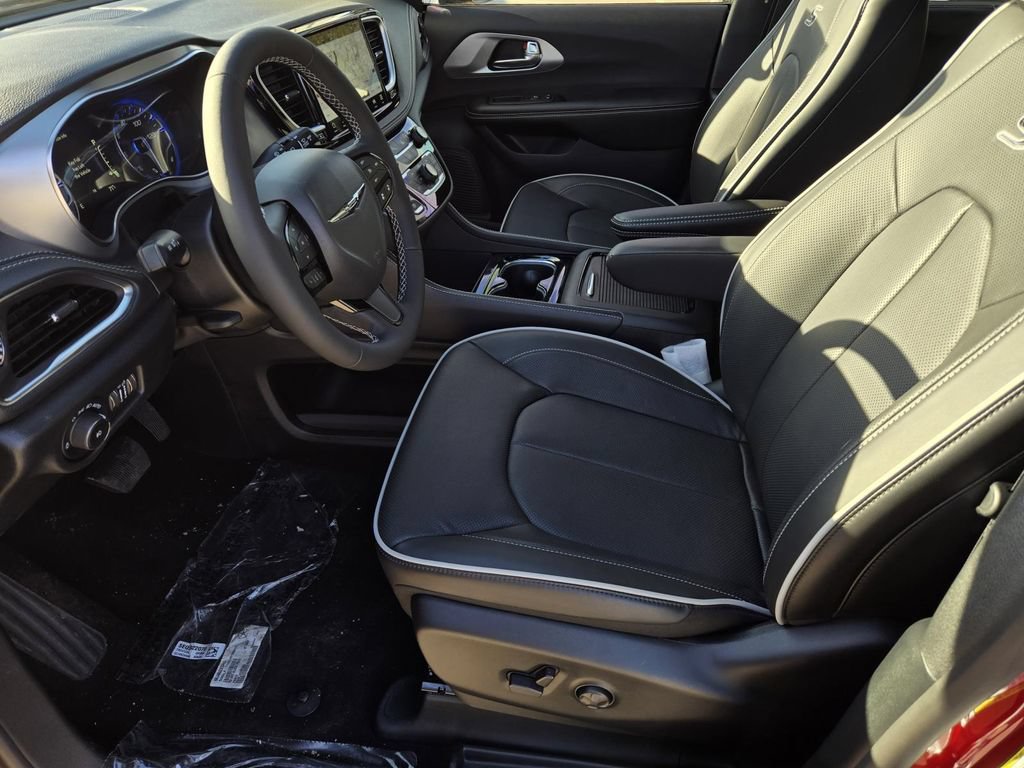 New 2026 Chrysler Pacifica Limited w/ S Appearance Package FWD image 17