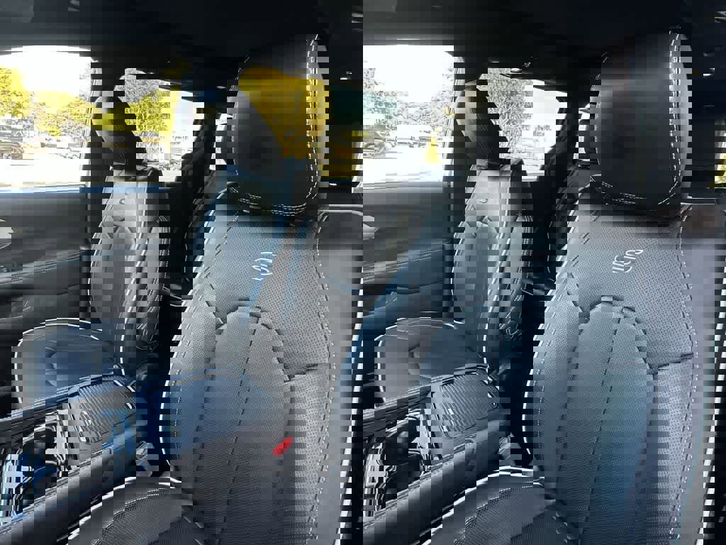 Used 2024 Chrysler Pacifica Premium image 14