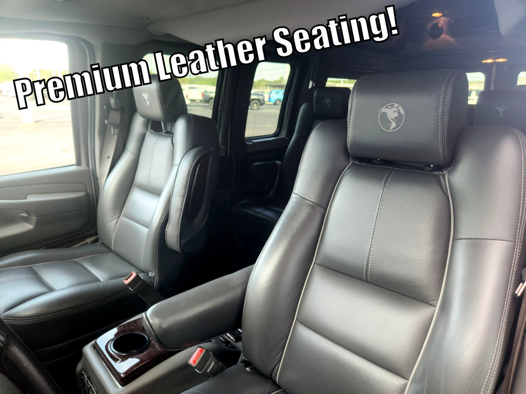 Used 2015 Chevrolet Express 2500 RWD image 2
