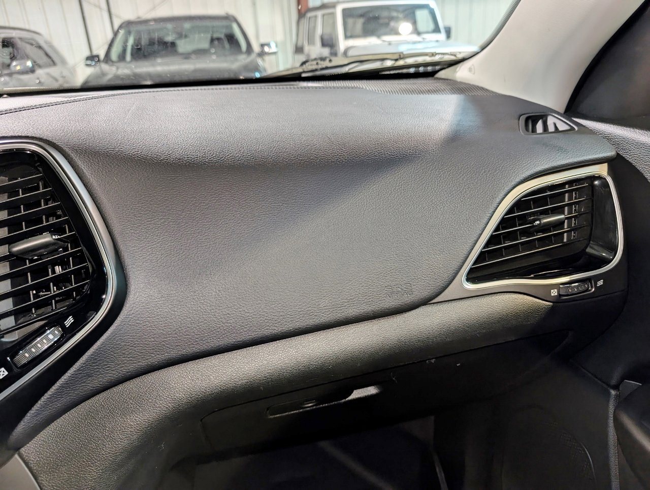 Used 2019 Jeep Cherokee Limited w/ Trailer Tow Group image 35