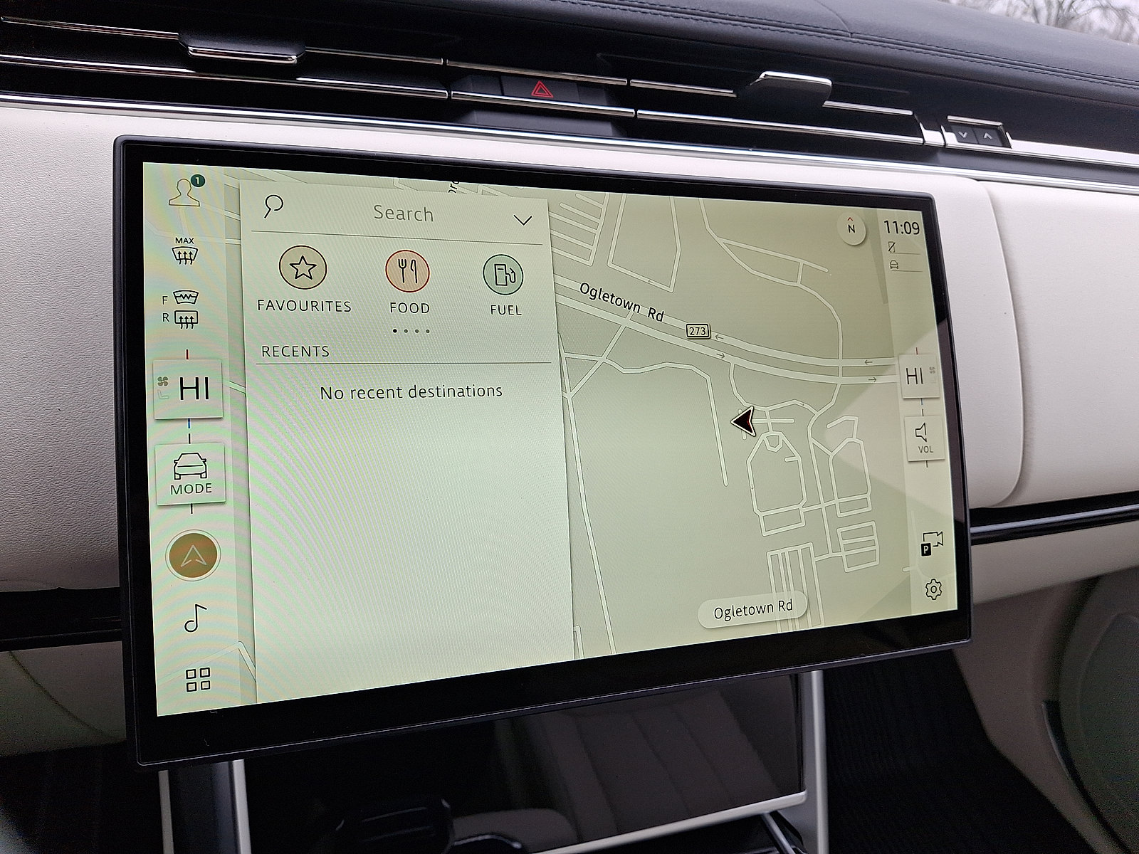 New 2026 Land Rover Range Rover SE image 7