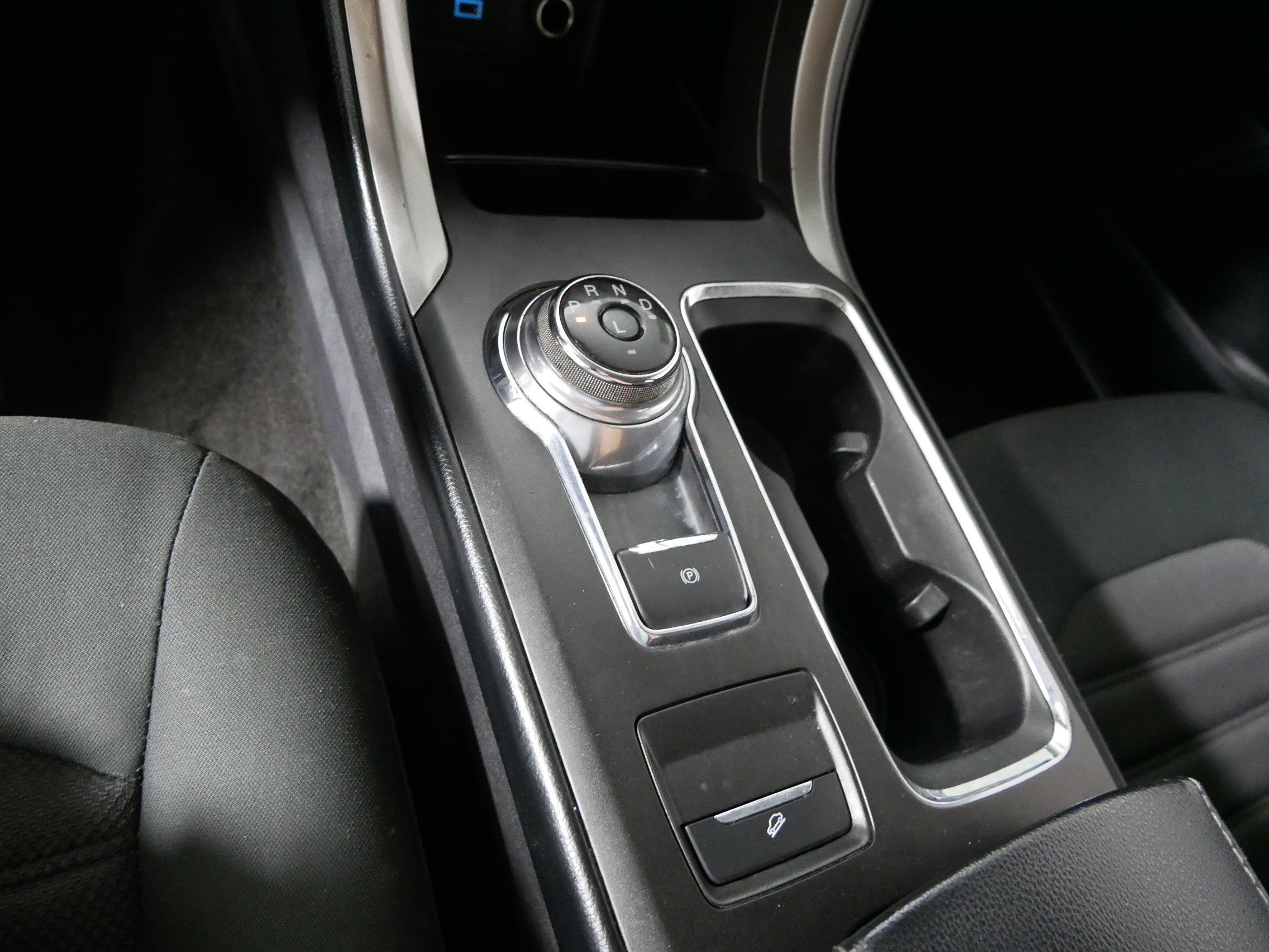 Used 2018 Ford Fusion SE FWD image 24