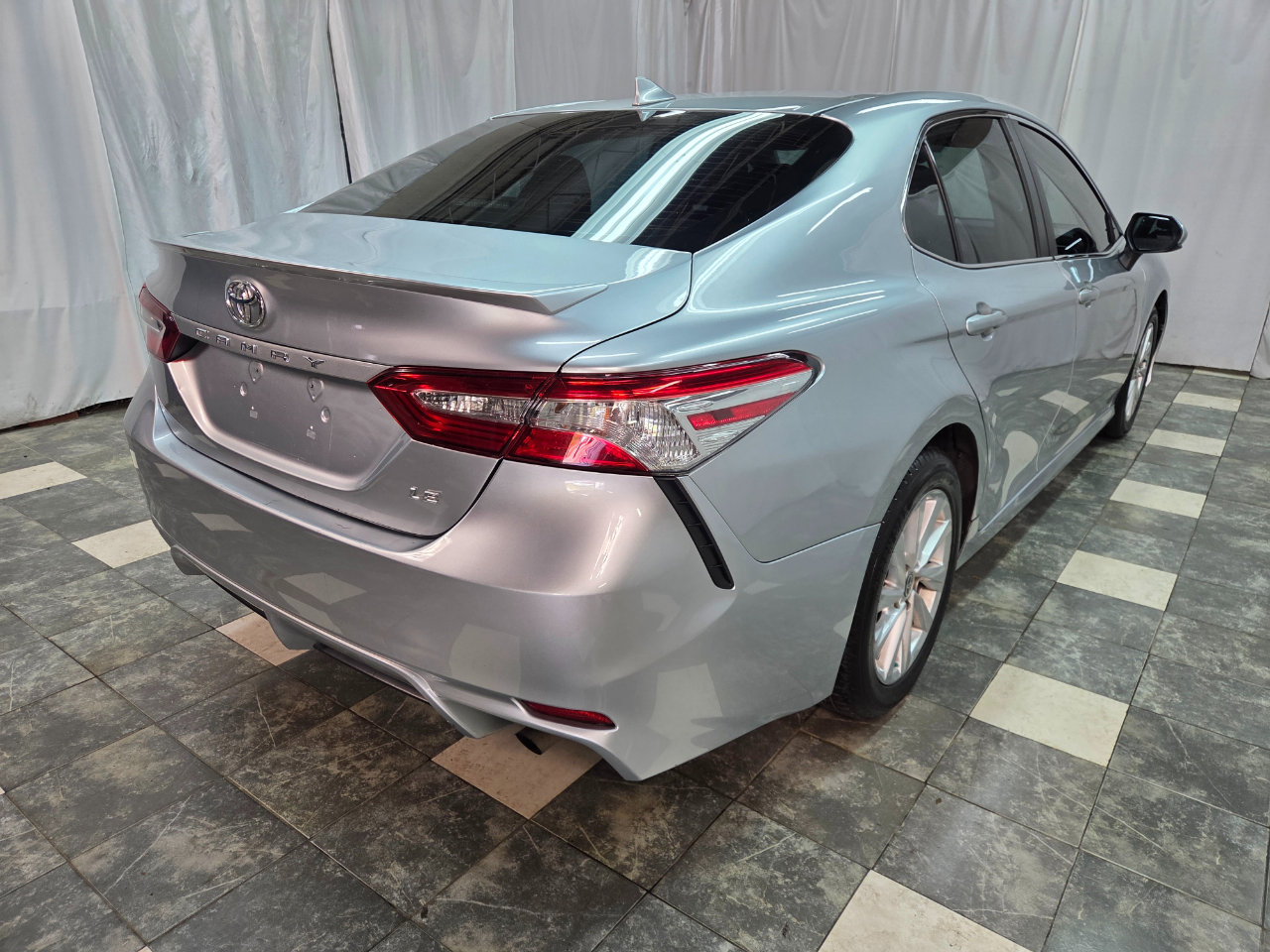 Used 2021 Toyota Camry LE image 5