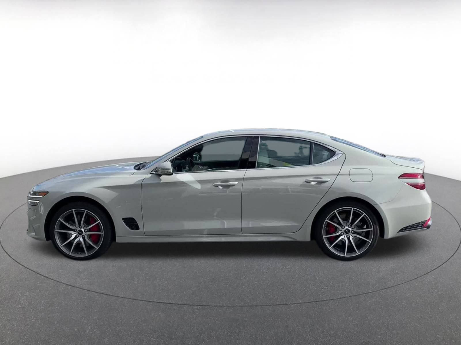 Used 2025 Genesis G70 2.5T image 9