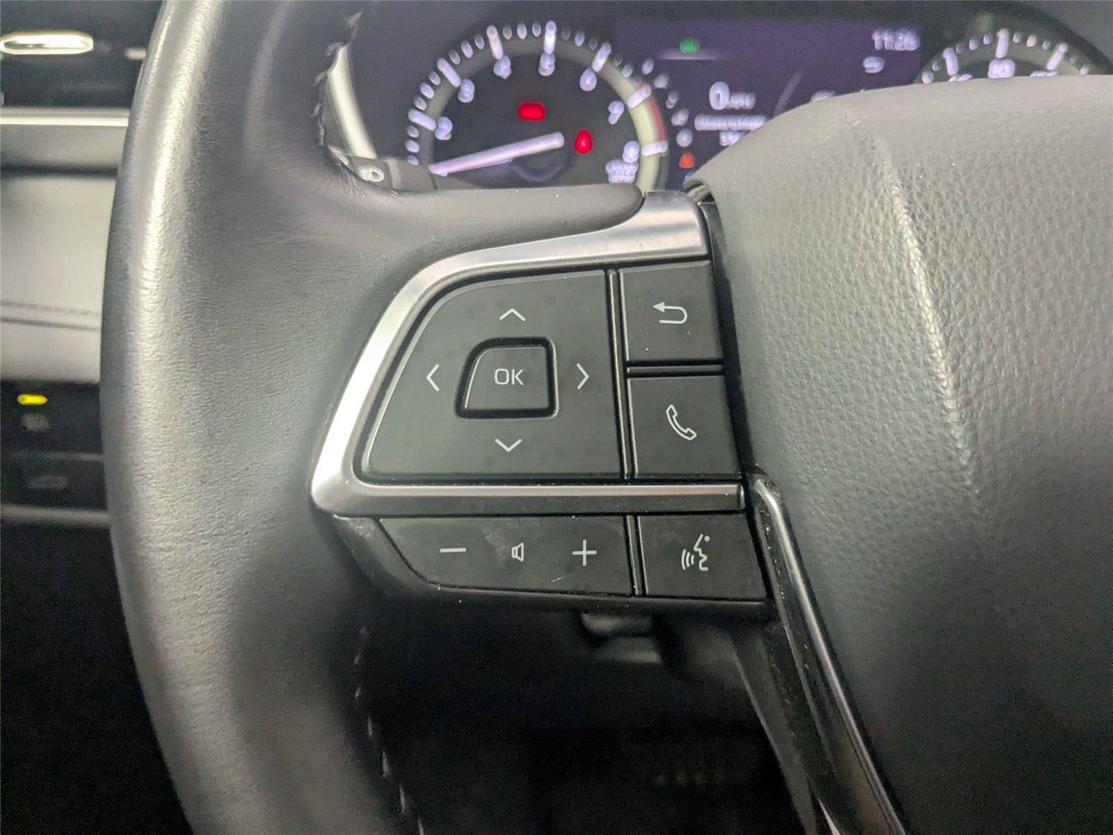 Certified 2020 Toyota Highlander XLE FWD image 19