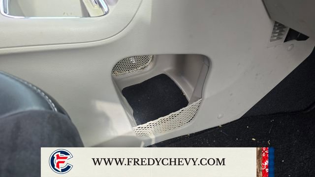 Used 2014 Chrysler Town & Country Touring-L FWD image 20