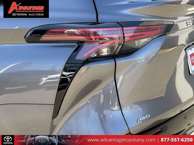 Used 2022 Toyota Sienna Platinum image 12