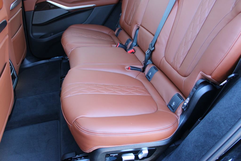 New 2026 BMW X7 M60i image 23