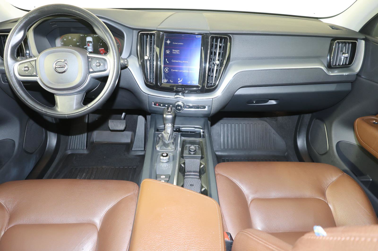 Used 2018 Volvo XC60 T5 Momentum w/ Vision Package AWD/4WD image 10