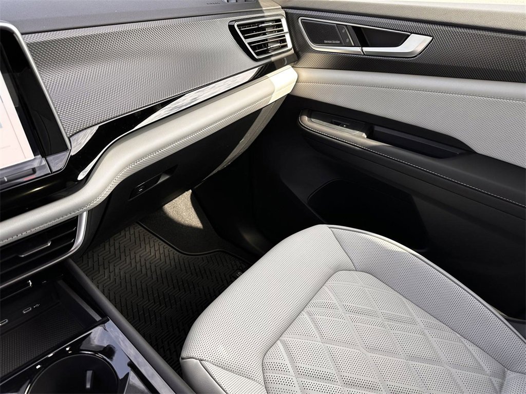 New 2025 Volkswagen Atlas Cross Sport SEL Premium R-Line image 28