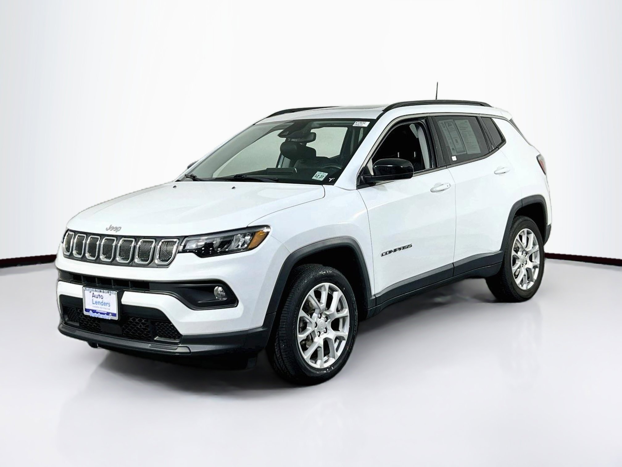 Used 2022 Jeep Compass Latitude w/ Sun and Sound Group AWD/4WD image 1