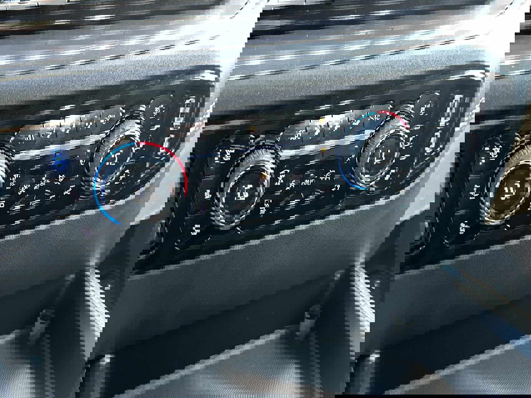 Used 2024 Chevrolet Silverado 2500 High Country w/ High Country Premium Package image 19