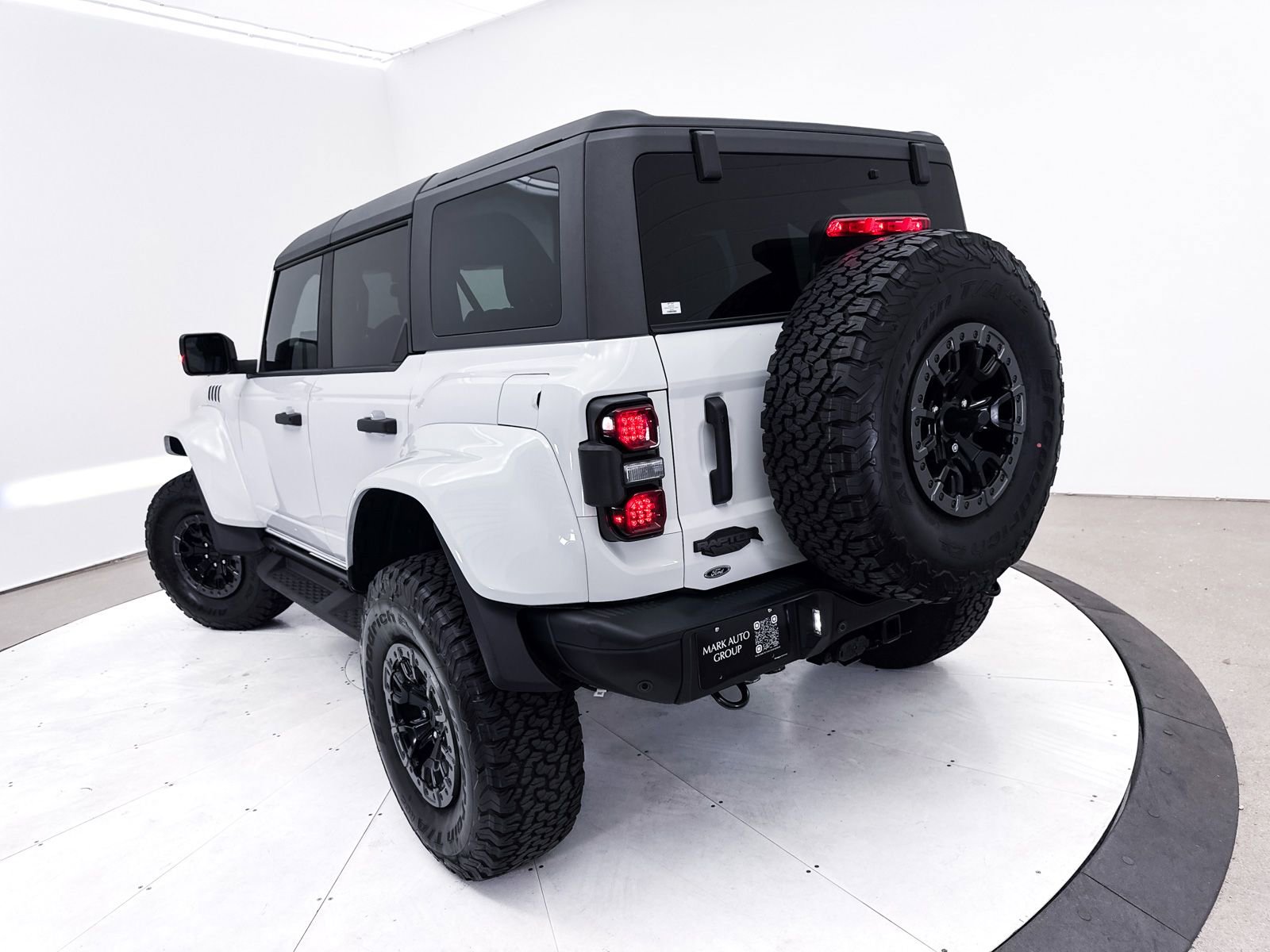 Used 2024 Ford Bronco Raptor w/ Interior Carbon Fiber Pack 6 AWD/4WD image 7