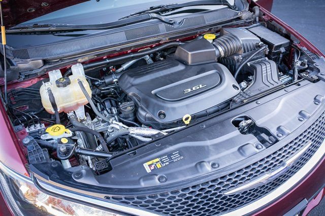 Used 2017 Chrysler Pacifica Touring-L Plus image 36