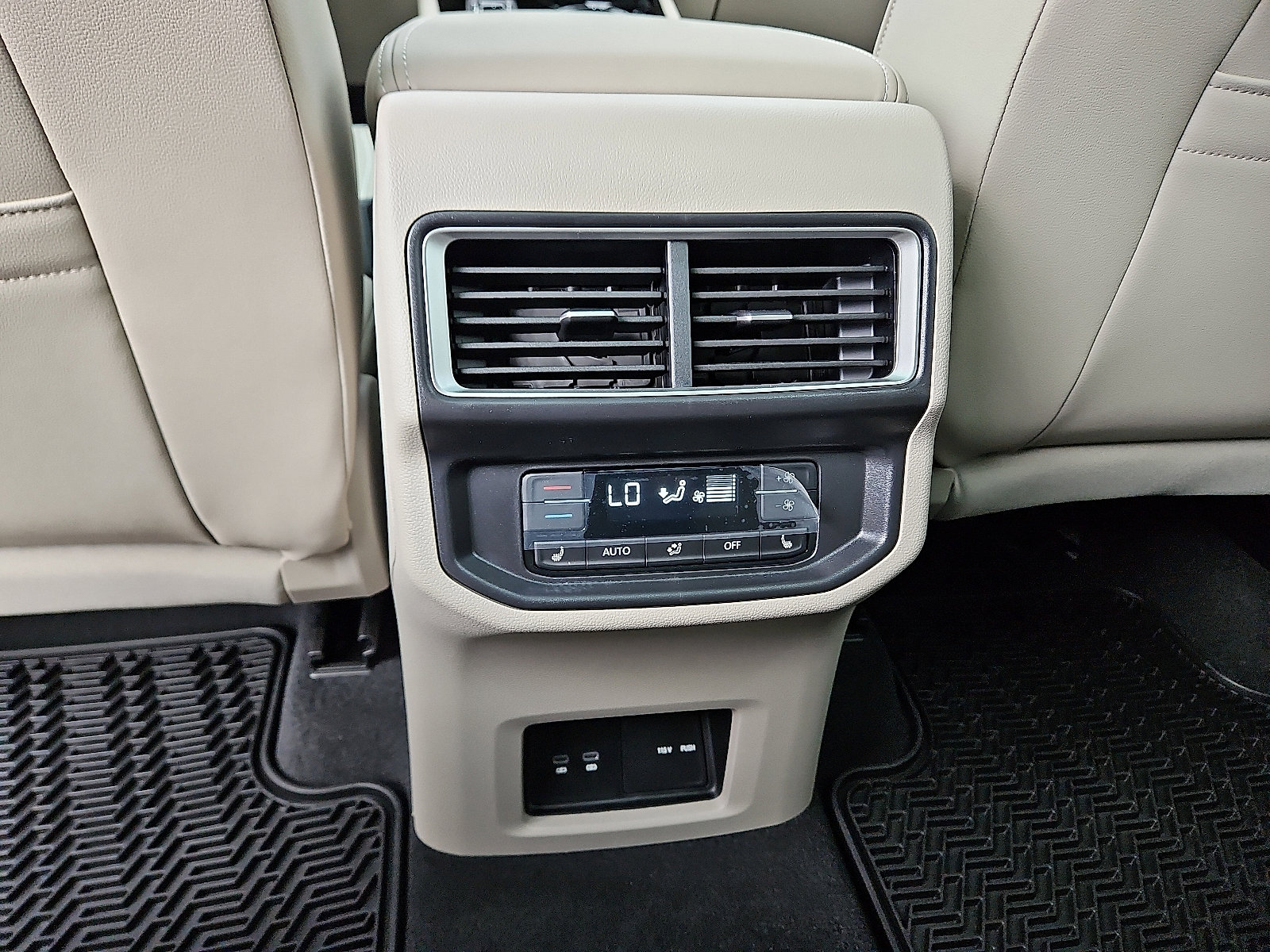 New 2026 Volkswagen Atlas SEL Premium R-Line image 9