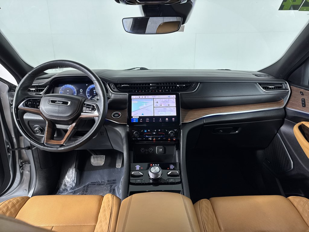 Used 2024 Jeep Grand Cherokee L Summit AWD/4WD image 3
