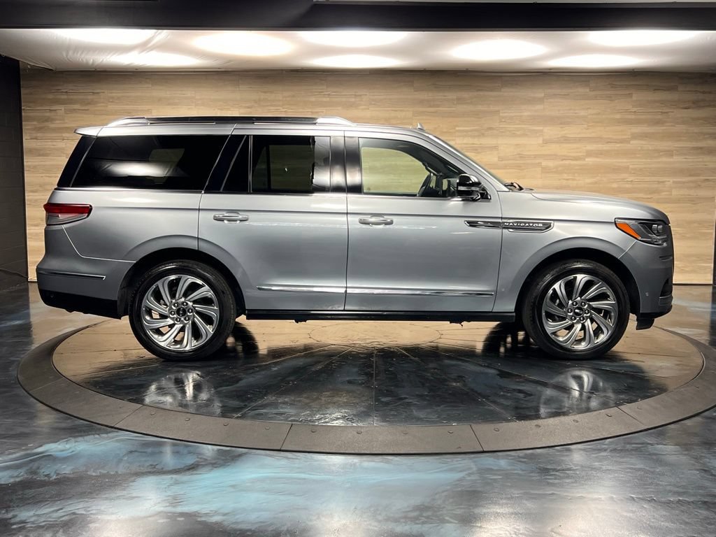 Used 2023 Lincoln Navigator Reserve AWD/4WD image 23