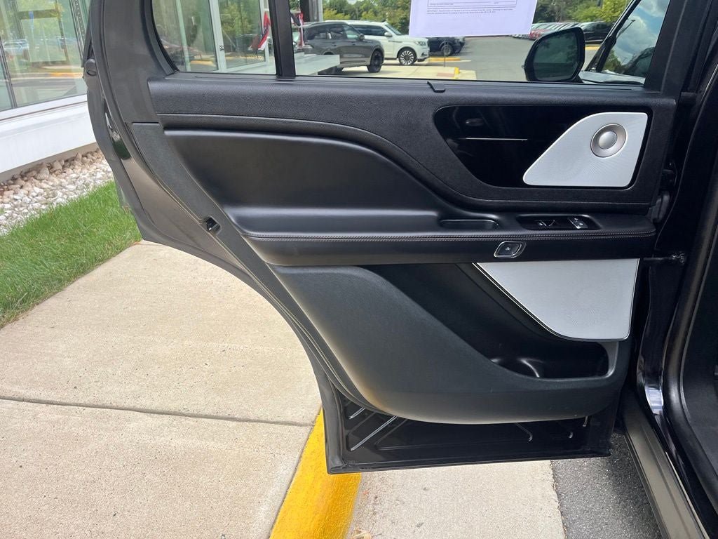 Certified 2023 Lincoln Aviator Reserve w/ Equipment Group 201A AWD/4WD image 18
