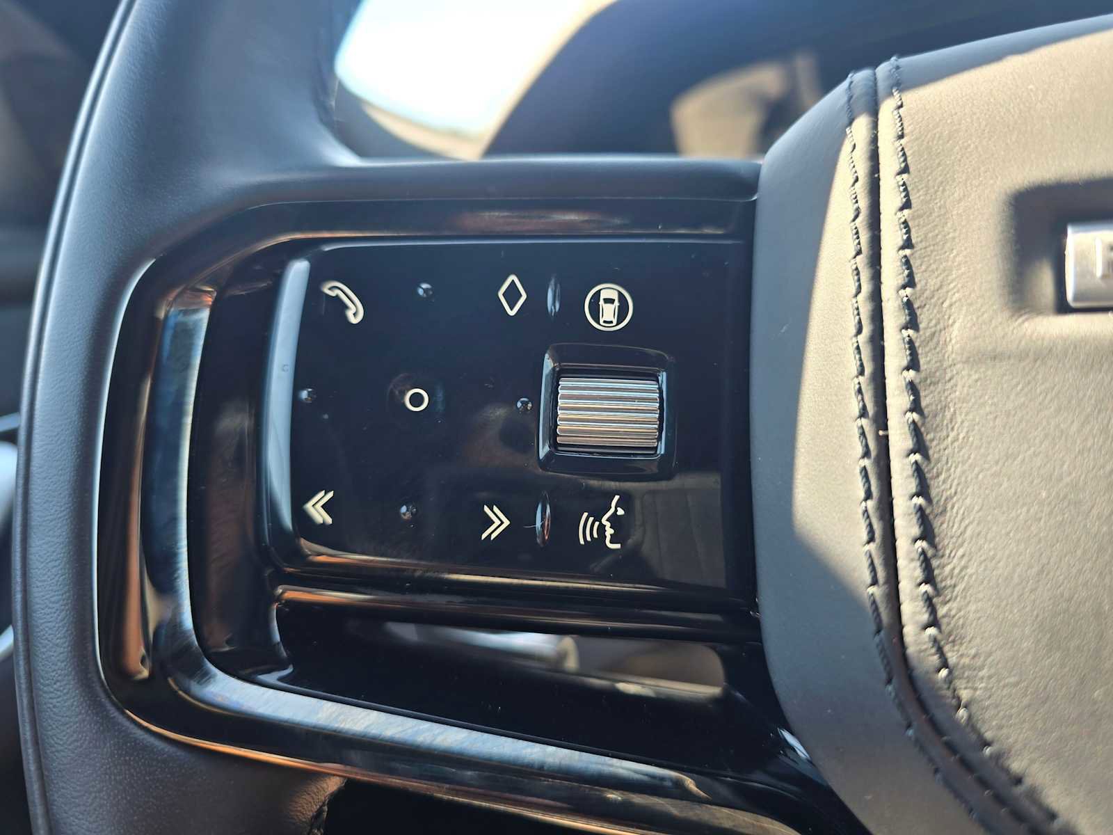 Used 2026 Land Rover Range Rover Velar Dynamic SE image 32