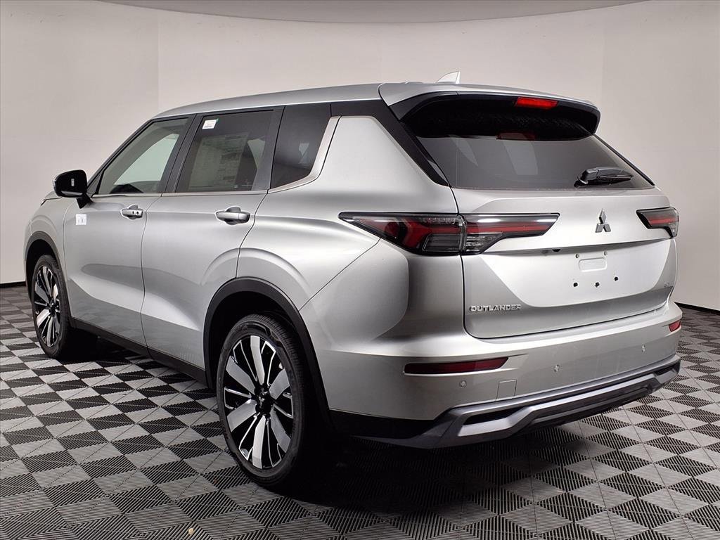 New 2025 Mitsubishi Outlander SE image 5