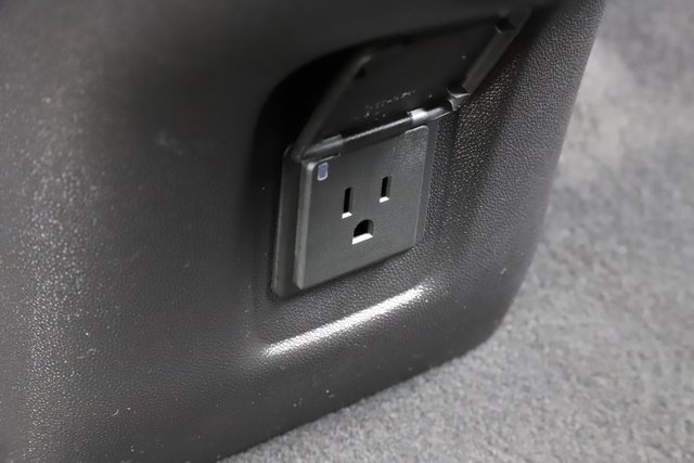 Used 2023 GMC Terrain SLE w/ Driver Convenience Package image 18